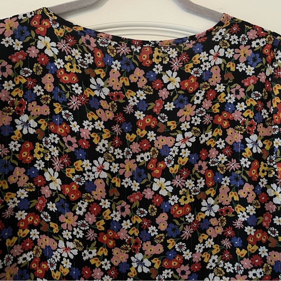 Violet + Claire Multicolor Floral V-Neck Blouse Women’s Size Medium - Picture 3 of 13
